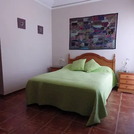 Spacious 2 Bedroom Townhouse Close To The Beach Lejlighed