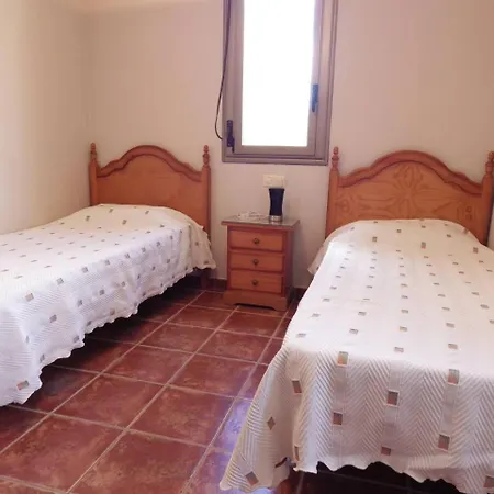 Spacious 2 Bedroom Townhouse Close To The Beach Lejlighed