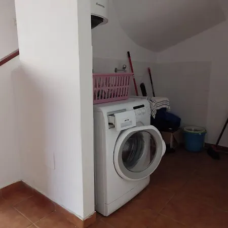Spacious 2 Bedroom Townhouse Close To The Beach Lejlighed