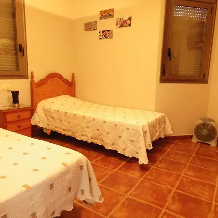 Spacious 2 Bedroom Townhouse Close To The Beach Lejlighed