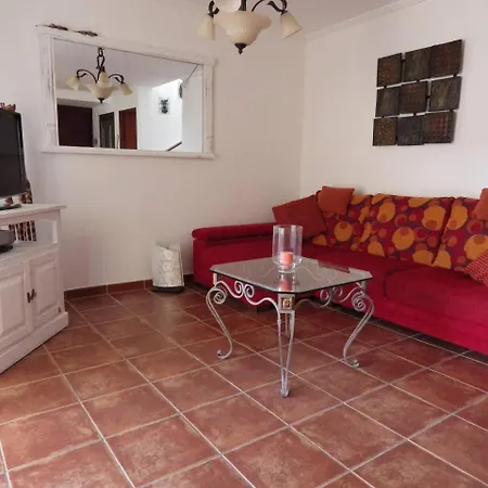 Spacious 2 Bedroom Townhouse Close To The Beach * غراناديا دي أبونا